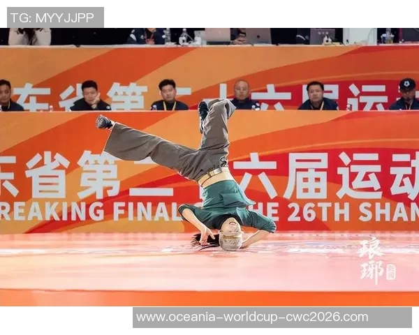 足球宝贝瑞娜的魅力与才华展现了青春活力与运动精神的完美结合 足球宝贝瑞娜的魅力与才华展现了青春活力与运动精神的完美结合